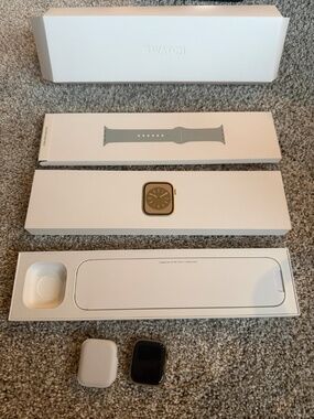 Stainless Steel Apple Watch Series 8 (GPS + Cellular) 41mm case with band